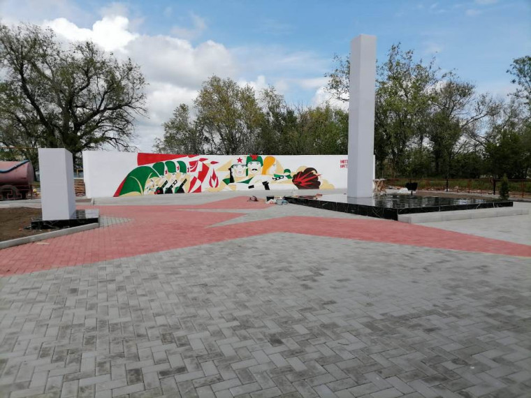 На территории Дружненского сельского поселения продолжаются работы по капитальному ремонту мемориала погибшим. На территории Дружненского сельского поселения продолжаются работы по капитальному ремонту мемориала погибшим.